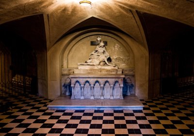 Mysteries resting in the dark: discover the secrets of the crypts