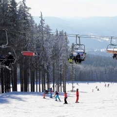 Narty kontra snowboard – jak Ty rozstrzygniesz ten pojedynek?