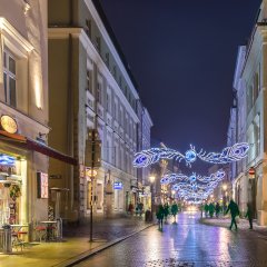 Śniadanie w kawiarni tuż obok