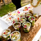 Catering plenerowy – jak zorganizować obsługę gastronomiczną poza obiektem?