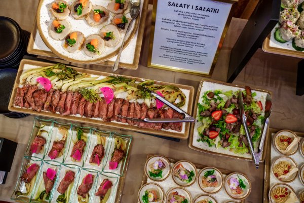 Catering na spotkanie zarządu &ndash; jak zadbać o każdy szczeg&oacute;ł?