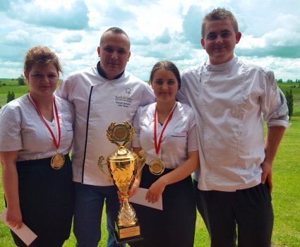 "Buskie Potyczki Kulinarne" w hotelowym ogrodzie.  