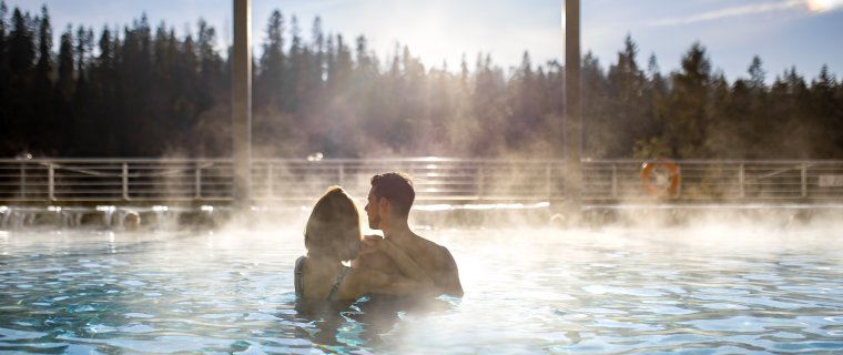 Kąpiele termalne w otoczeniu natury: doświadcz niezwykłego połączenia term i bliskości lasu