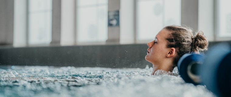 Baseny termalne – przeciwwskazania. Sprawdź, czy możesz bezpiecznie korzystać z term