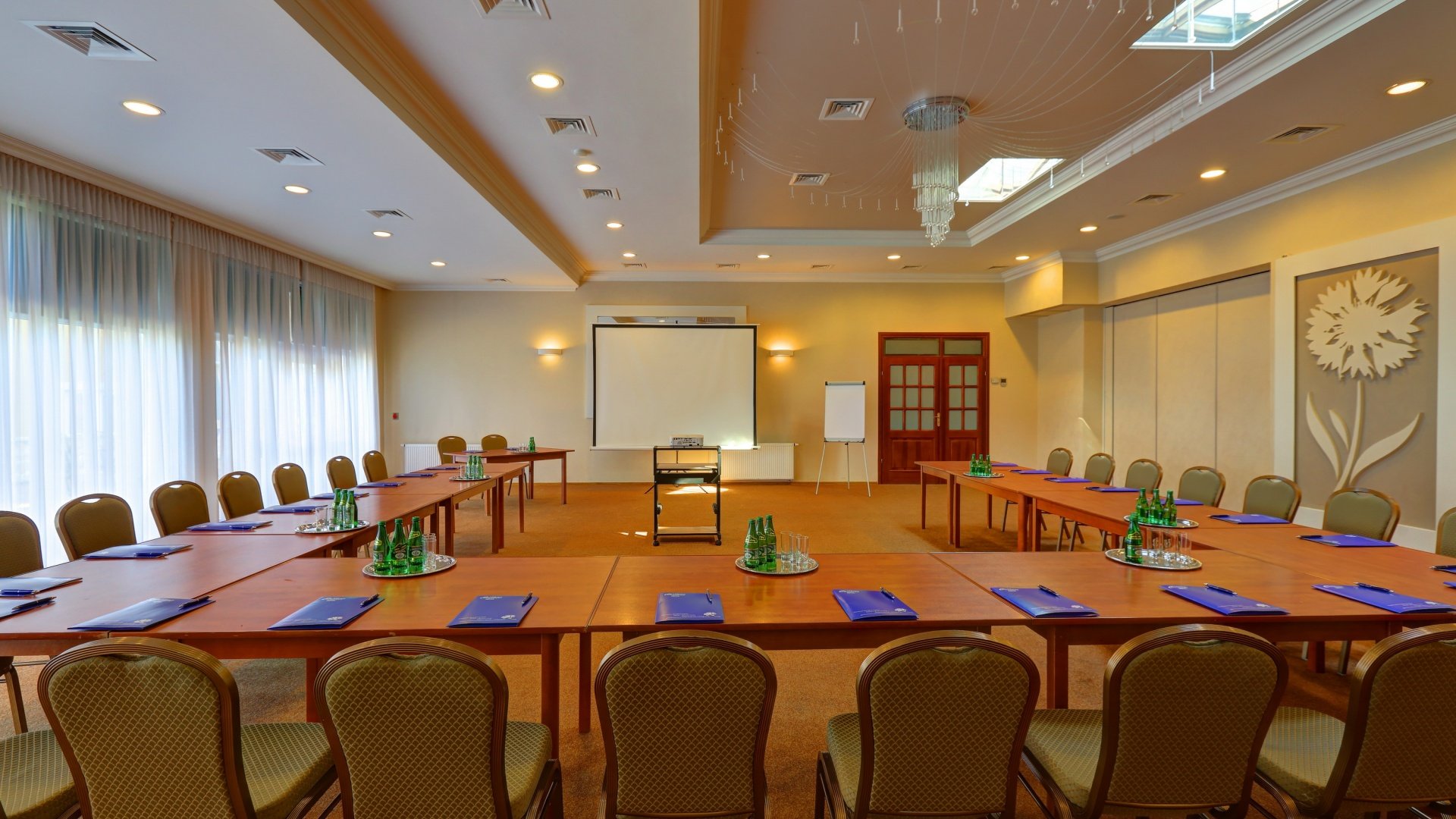 Sala lustrzana konferencyjna pod Warszawą