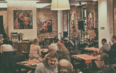 Kolacja z muzyką na żywo w restauracji: Sheik Spears