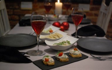 Ostatnie wolne terminy na wigilie firmowe w Starym Kinie