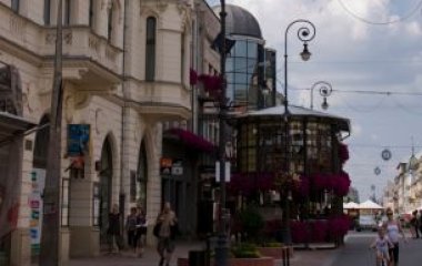Ulica Piotrkowska i oficyna pod numerem 120 w europejskiej Telewizji Arte