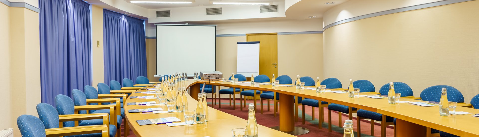 Jak wybrać optymalną przestrzeń konferencyjną? Czynniki ergonomii komfortu uczestników