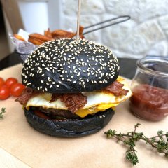 Wyśmienity hamburger w restauracji Ester!