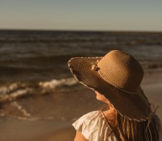 Jak powietrze morskie obniża kortyzol? Nauka za efektem relaksacyjnym plaży