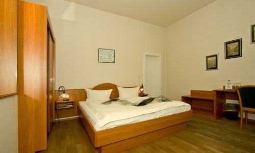 Zimmer/Zimmer-2-02.jpg