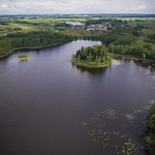 Co zabrać ze sobą na wakacje nad jeziorem?