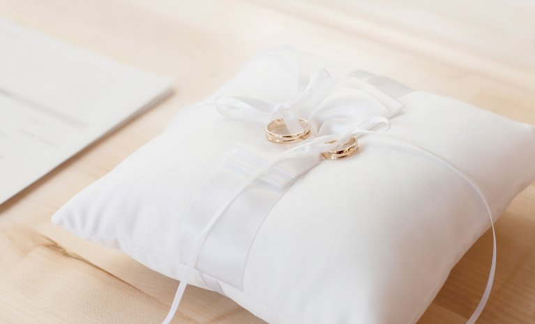 wedding-rings-2154560_1920.jpg