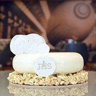 A unique layer cake for special occasions