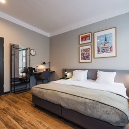 Pokoje & Apartamenty