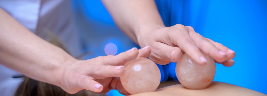 Masaż kulami solnymi