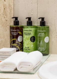 Kosmetyki łazienkowe w opakowaniach wielorazowego użytku