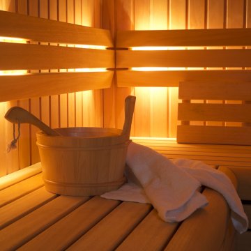 Sauna for the elderly - benefits and its impact on health