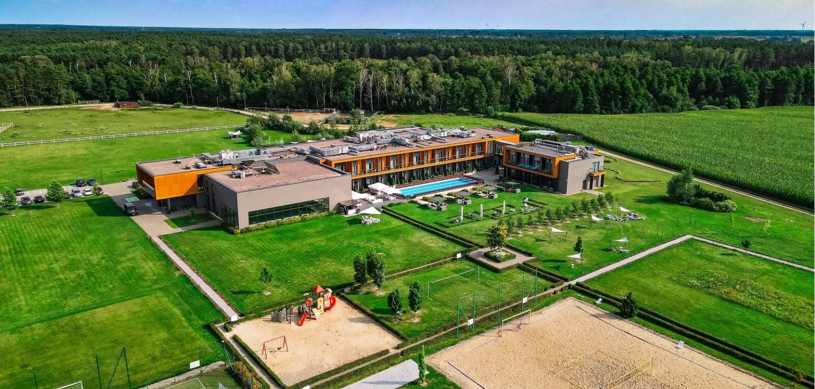 Komfortowe noclegi w SPA pod Warszawą &ndash; Pokoje i apartamenty z widokiem na las i basen w Hotelu BoniFaCio