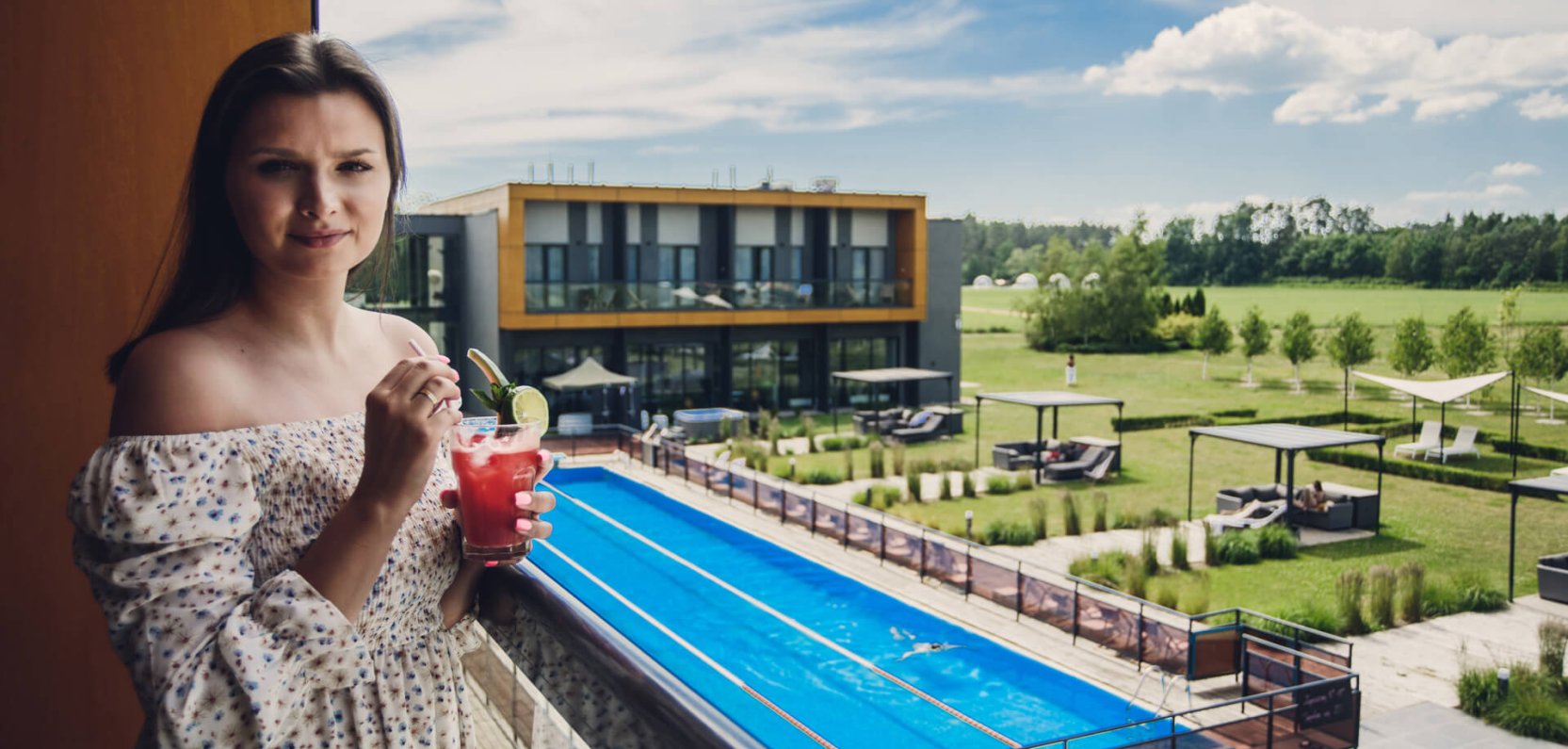 Sportowy basen zewnętrzny 