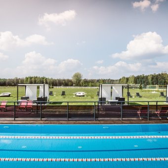 Seasonal outdoor swimming pool