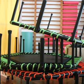  Treningi na trampolinach. Zapisz się na zajęcia! 