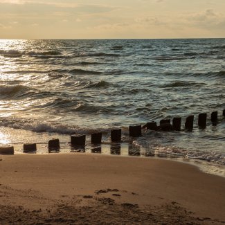Jakość snu na wakacjach – dlaczego śpimy lepiej nad morzem