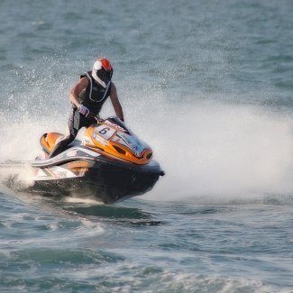 Skuterem wodnym w morze – co zabrać?