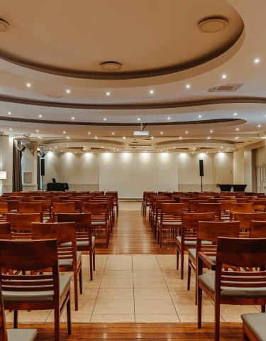 Co to jest event hybrydowy? Dowiedz się, jak połączyć świat realny i wirtualny