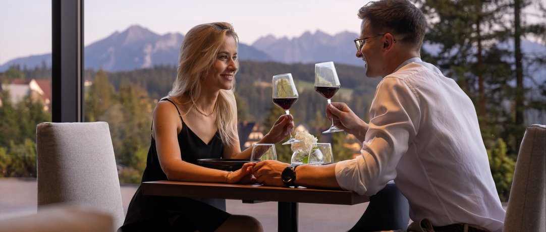 Romantyczna kolacja przy świecach w górach? Znakomite jedzenie ze spektakularnym widokiem!