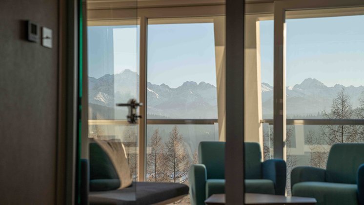 Pok&oacute;j z widokiem na g&oacute;ry &ndash; naciesz się panoramą Tatr w swojej prywatnej przestrzeni 