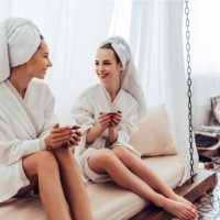 Spędź Dzień Kobiet w hotelu. Dlaczego to prezent, kt&oacute;ry naprawdę zachwyca?