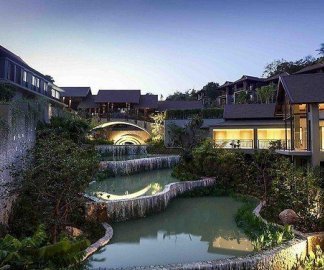 Pullman Phuket Arcadia Naithon Beach, w tętniącym życiem centrum Phuket