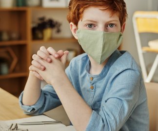 MZ: Dzieci w wieku powyżej 5 lat tylko w maseczce w hotelu