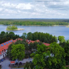 Wakacje nad cichym jeziorem, w hotelu z basen i SPA