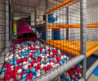 Apartament czy hotel? Przewodnik dla rodzin szukających komfortu na wyjazd