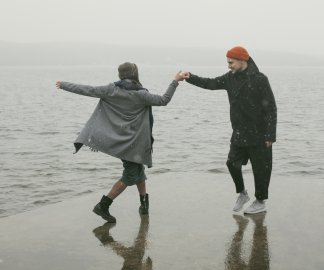 5 rzeczy, które zrobisz tylko jesienią nad morzem (i żadna nie kosztuje fortuny)