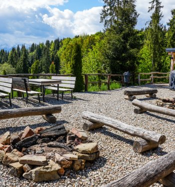 Górskie chwile przy ognisku lub smaczny obiad po wodnych atrakcjach – oferta dla grup w Termie Bania