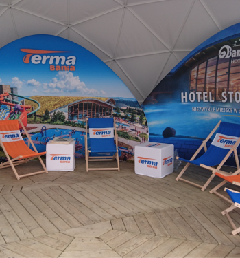 Punkt informacyjny i sprzedażowy pod skocznią