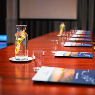 Sympozjum a konferencja – czym się różni to wydarzenie?