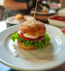 Live Cooking v Zalesie – podívejte se, jak vznikají naše výjimečné burgery