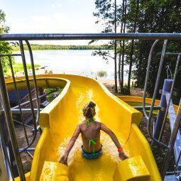 Zjeżdżalnia wodna 60m. na plaży w Zalesiu