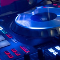 Praca hybrydowa a integracja firmowa w hotelu