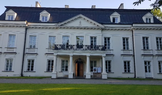 Why is Radziejowice Palace worth visiting?