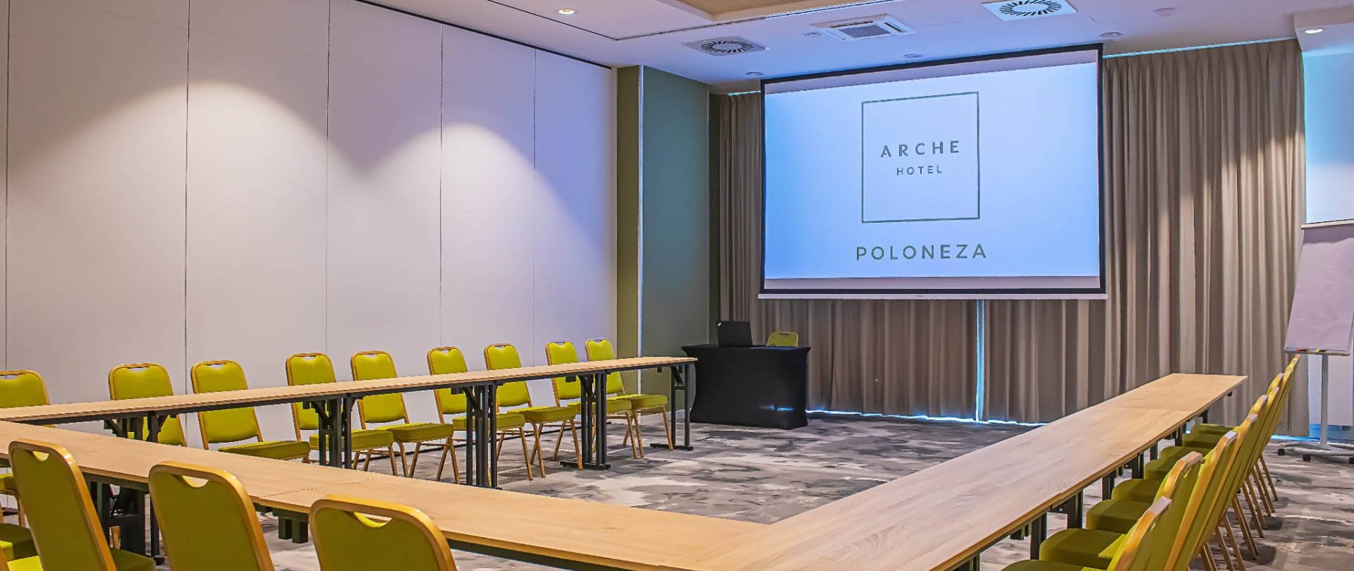 Gdzie zorganizować konferencję w Warszawie? Przewodnik po najlepszych lokalizacjach i salach biznesowych