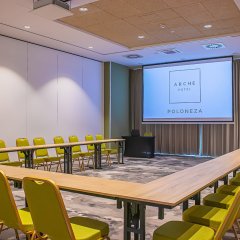 Gdzie zorganizować konferencję w Warszawie? Przewodnik po najlepszych lokalizacjach i salach biznesowych