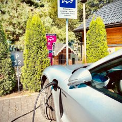 W Bacówce można już ładować samochody elektryczne!