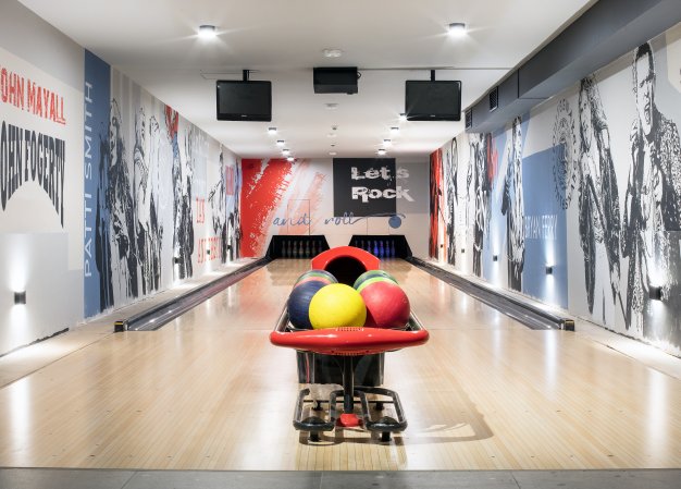 UNTERHALTUNG AUF HÖCHSTEM NIVEAU