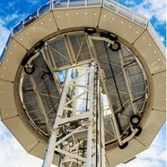 Аттракцион на высоте 80 метров